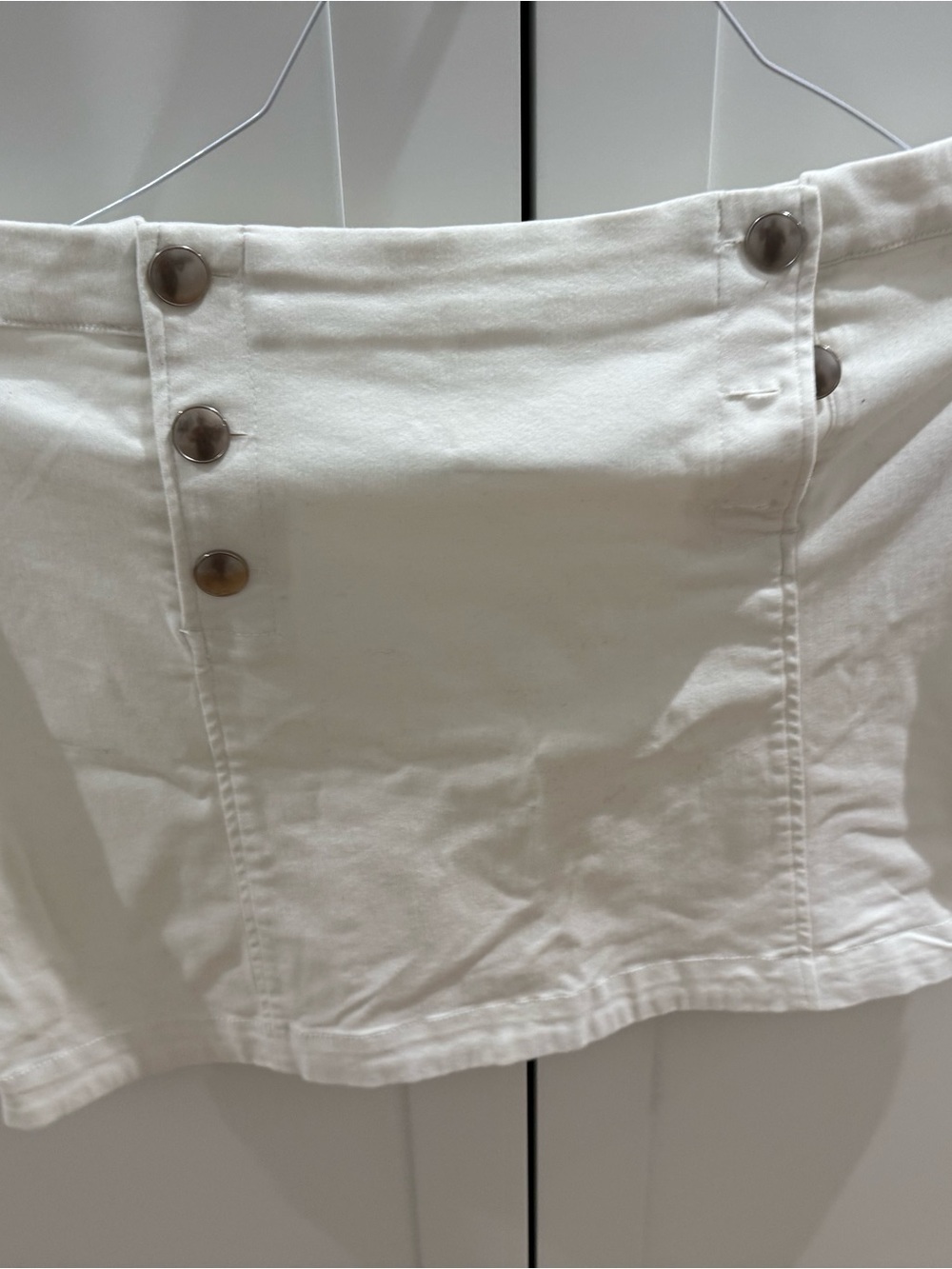 Abercrombie & Fitch White Button-Front Mini Skort